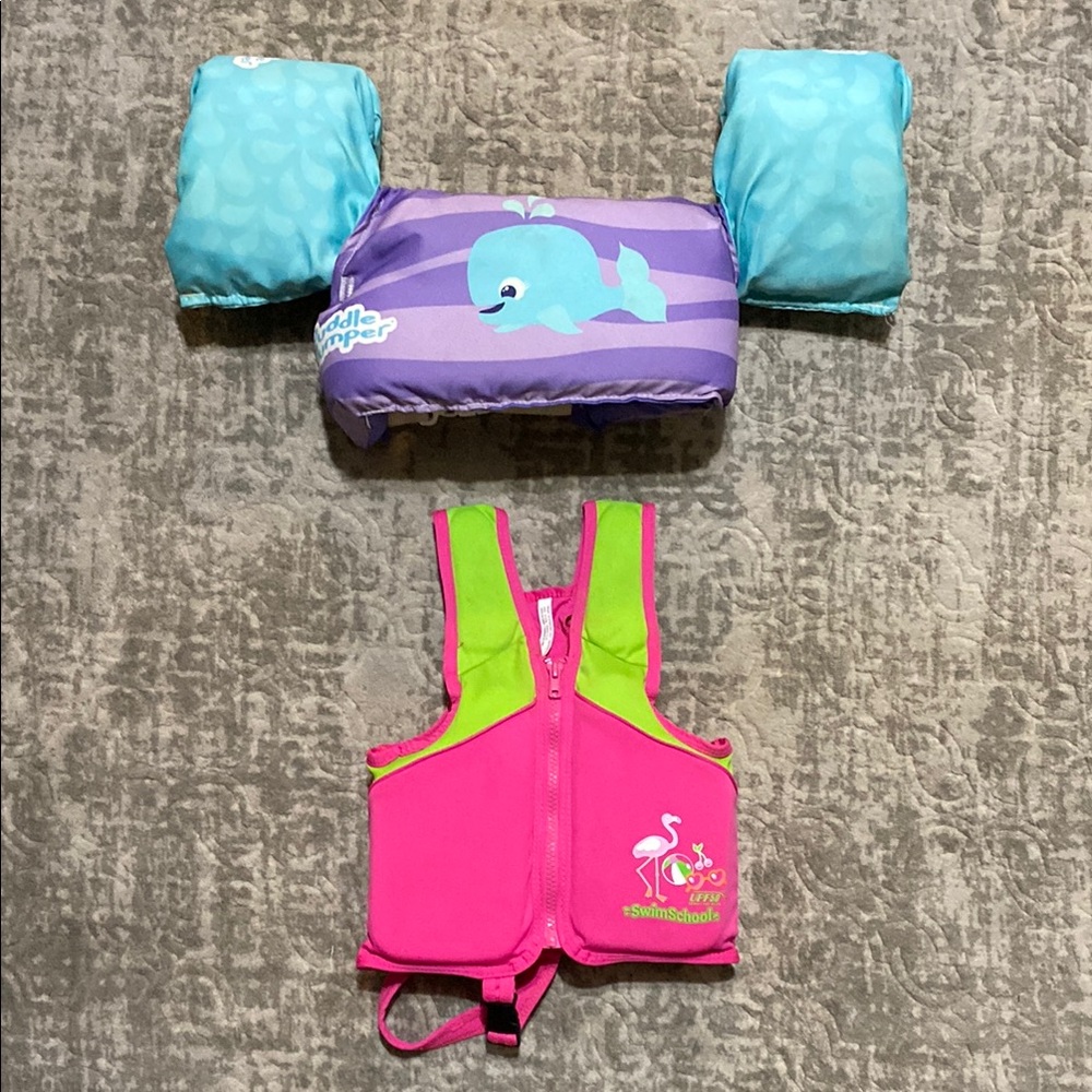 🔥4/20! Little girls Swim Vest & Blue Arm Floaties. 20- 50lbs